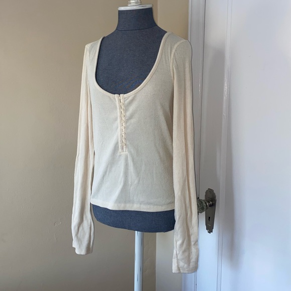 Urban Outfitters Women’s Cream Sweater Size M - Picture 5 of 15